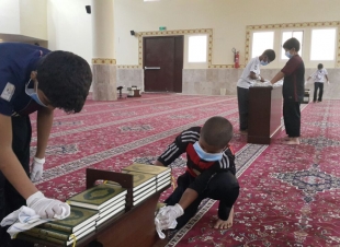 برنامج عناية ينفذ حملة لتنظيف المصاحف في جامع الراجحي بالعارضة 