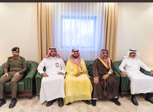 أمير الجوف يلتقي في مكتبه بمحافظة طبرجل مديري القطاعات الخدمية والأمنية