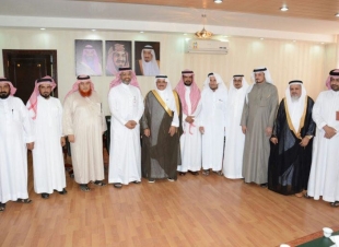محافظ ومشائخ هروب يبحثون الوضع الصحي مع مدير عام صحة جازان