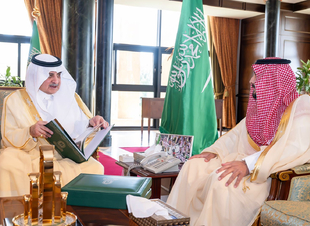 أمير تبوك يطلع على التقرير السنوي لأعمال فرع وزارة الشؤون الإسلامية بالمنطقة 