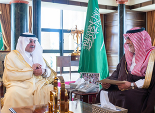 أمير تبوك يستقبل مدير التعليم ويطلع على سير الاختبارات بالمنطقة   
