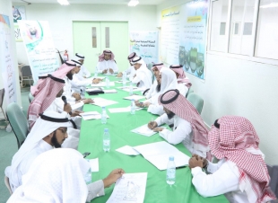 مدير التعليم بصبيا يتفقد المركز الرئيسي لحملة محو الأمية بقطاع الفطيحة ويجتمع باللجنة المركزية 