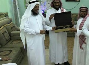 الدكتور محمد بن علي أبو طالب بقيم حفلا لتكرم زملاءه  المتقاعدين في  قسم التوجيه والارشاد