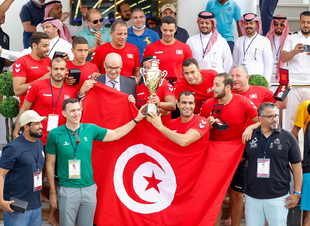 منتخب تونس يحقق كأس بطولة كرة الماء الشاطئية الدولية الاولى 