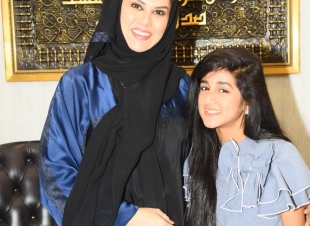 الأميرة دعاء بنت محمد عزت تمنح الطفلة مايا بخش العضوية الشرفية لملتقى الأصدقاء 