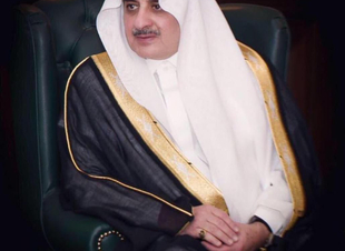 أمير تبوك يطمئن على صحة الشيخ عبدالعزيز الغريض   