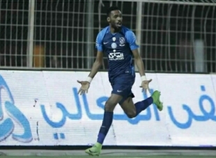 الهلال يعزز صدارته للدوري بخماسية الباطن 