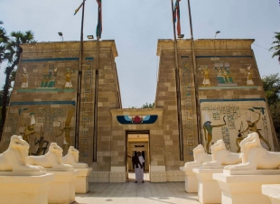 معرض لسفارات الدول بالقرية الفرعونية 