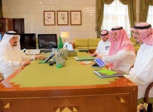الأمير فيصل بن بندر يستقبل أمين لجنة شباب منطقة الرياض