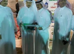 لجنة التنمة اﻻجتماعية بابوعريش تكرم المشهور