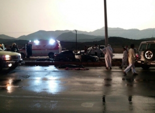 هلال الباحة يتفاعل مع حادث  بطريق الحجره نتجَ عنه وفاتين  و 6 اصابات نقلت للمستشفى