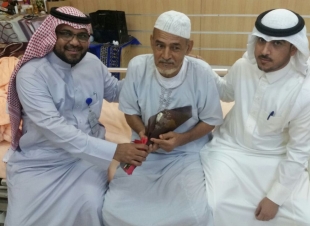 بتوجيه من مدير مستشفى العارضه فريق الطب المنزلي يشارك المرضى فرحة العيد