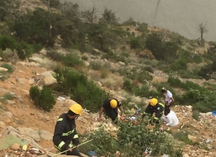 سقط شاب عند الساعة 16:01من مساء اليوم الجمعة من أعلى متنزه السودة إلى هوة سحيقة مطلة على تهامة. 